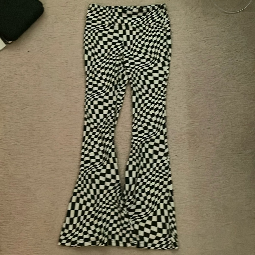 medium psychedelic checkerboard flared leggings